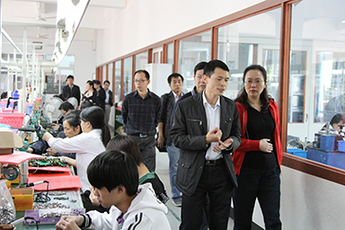 福建省委統(tǒng)戰(zhàn)部副部長、省工商聯(lián)黨組書記王玲視察虹潤公司