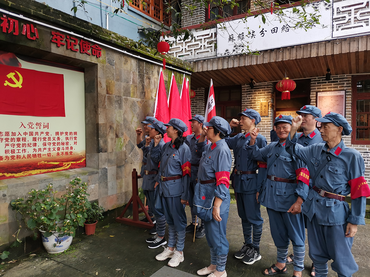 虹潤公司黨支部組織開展“尋找紅色足跡，牢記初心使命”主題黨日活動