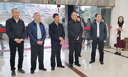 福建省政協(xié)副主席、省工商聯(lián)主席王光遠(yuǎn)一行視察虹潤(rùn)公司