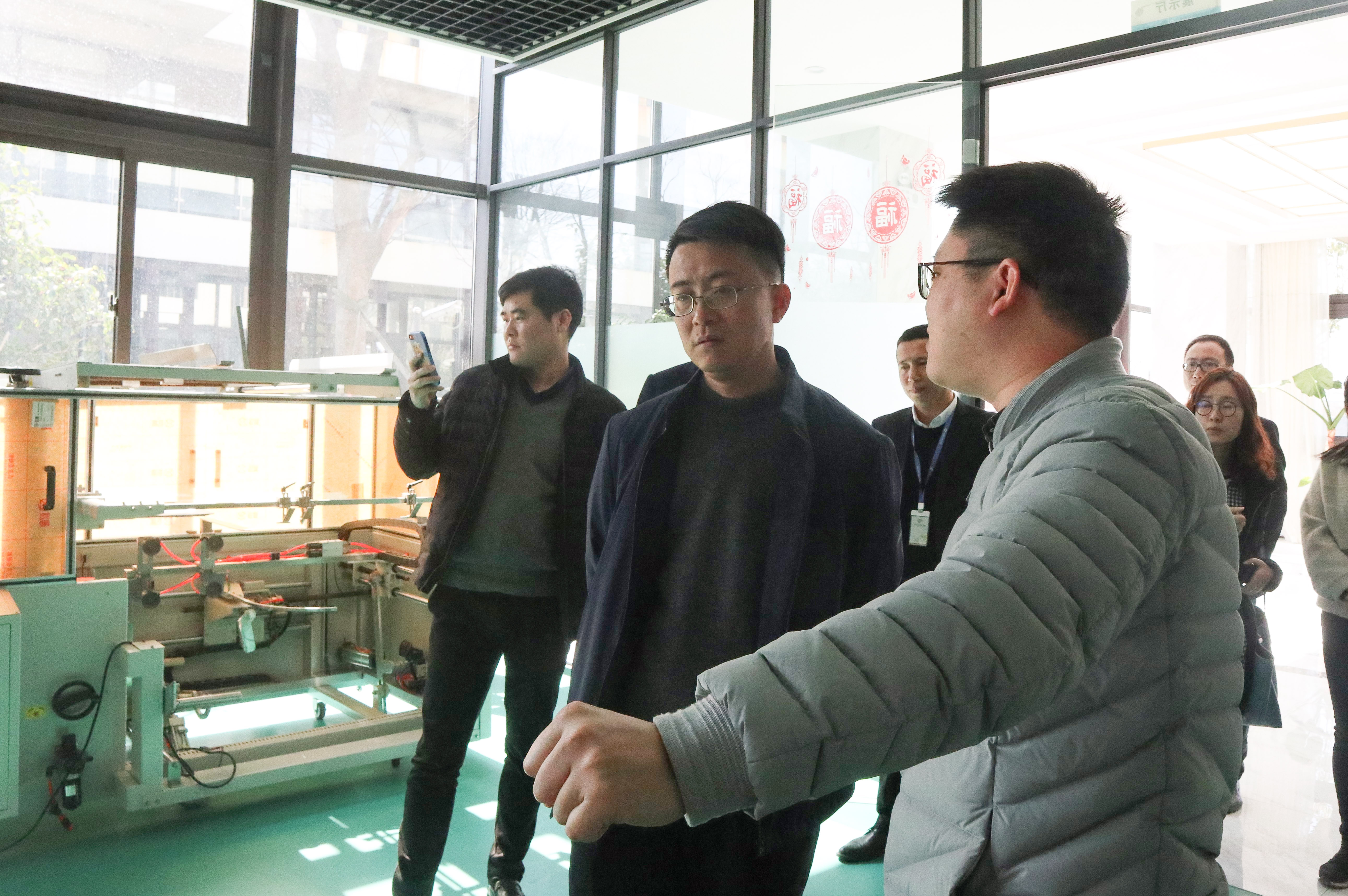 新聞 | 昆山市淀山湖鎮(zhèn)領(lǐng)導(dǎo)一行蒞臨寶開(kāi)參觀考察