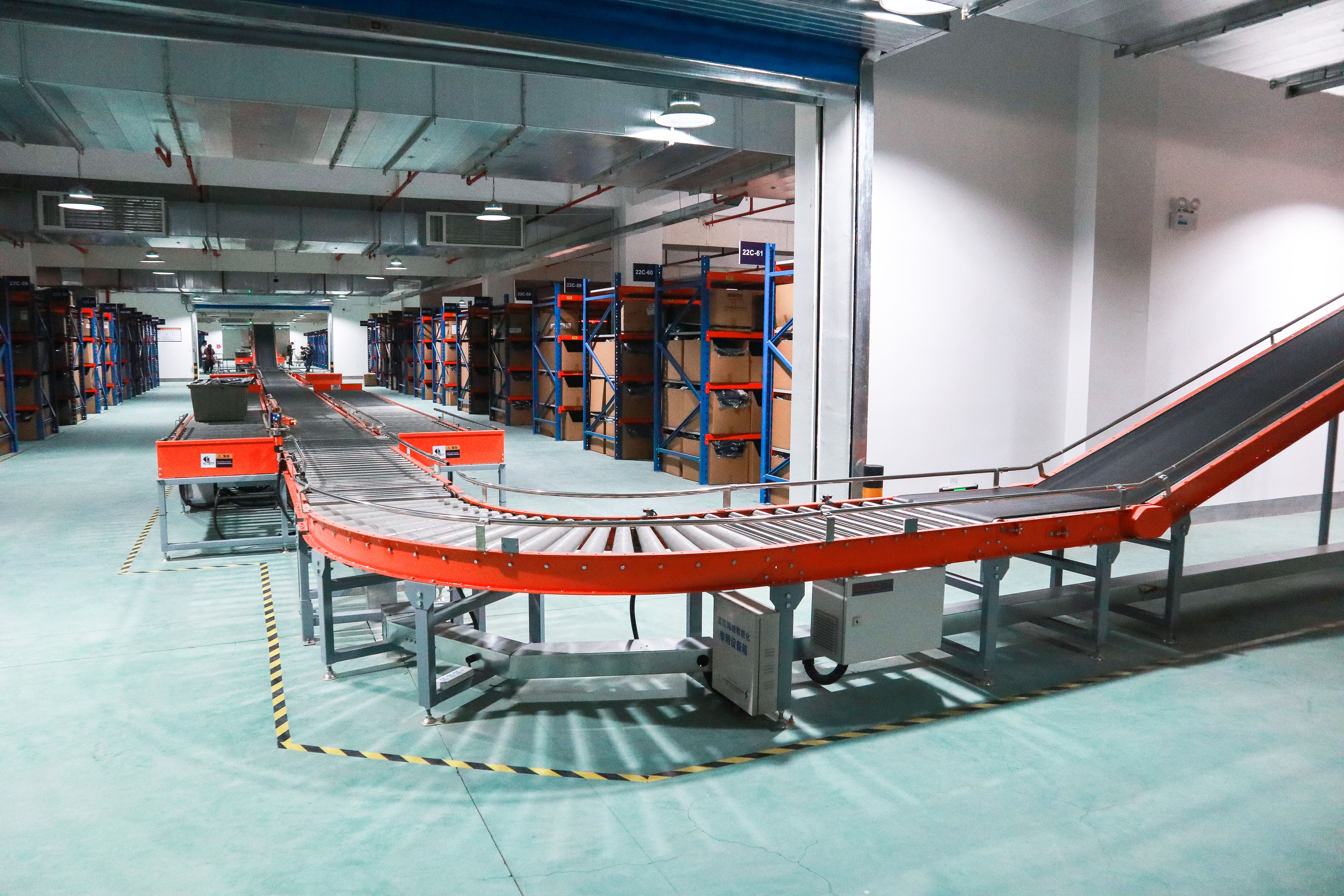 案例新聞 | 官宣！雅鹿物流中心自動化揀選輸送項目完工驗收！