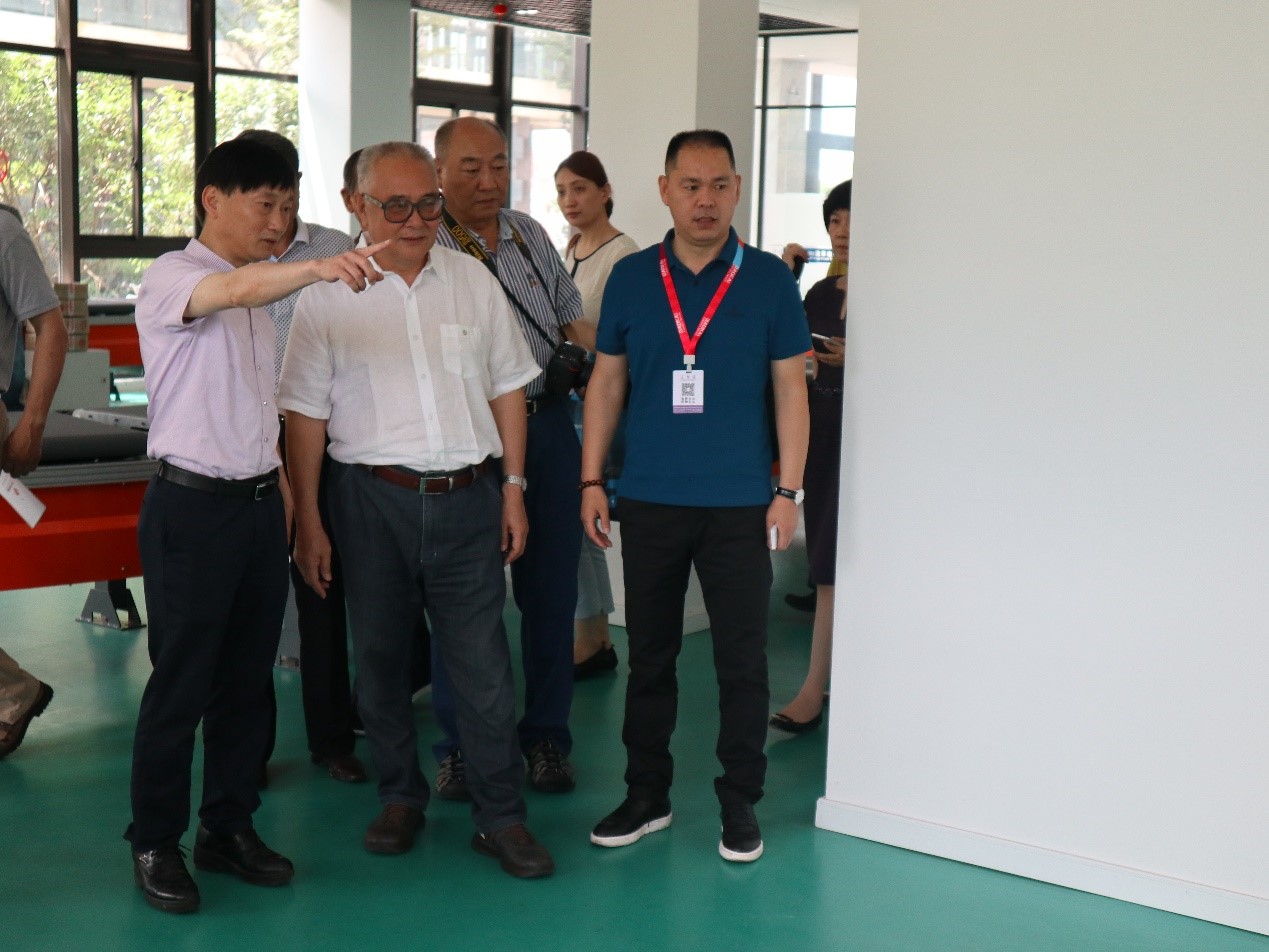 新聞 | 無錫市原政協(xié)領(lǐng)導(dǎo)、吳涇鎮(zhèn)黨委領(lǐng)導(dǎo)一行蒞臨寶開參觀考察