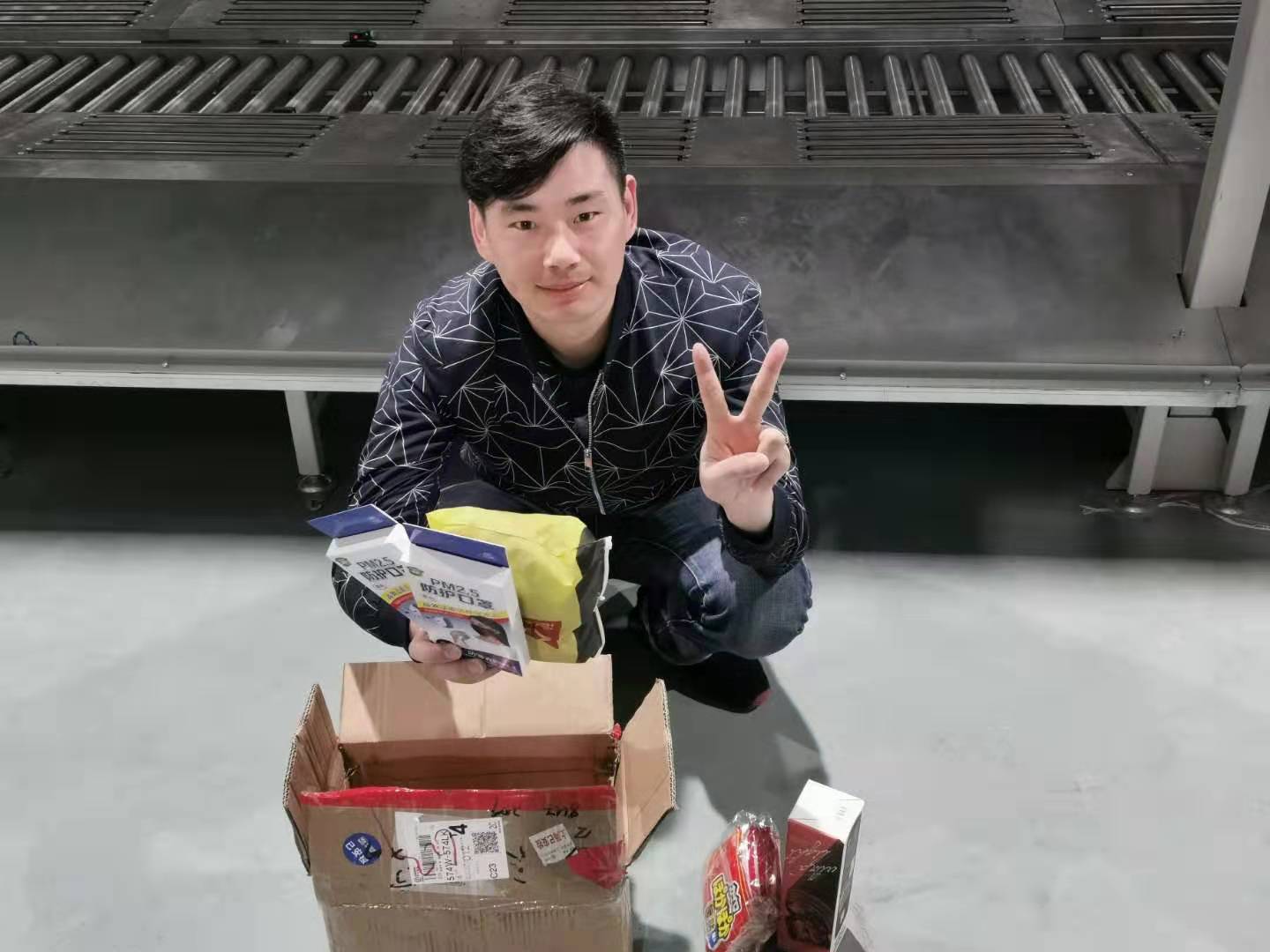 11月中旬，寶開工會組織開展“走一線、送溫暖”關(guān)愛員工暖冬行動。