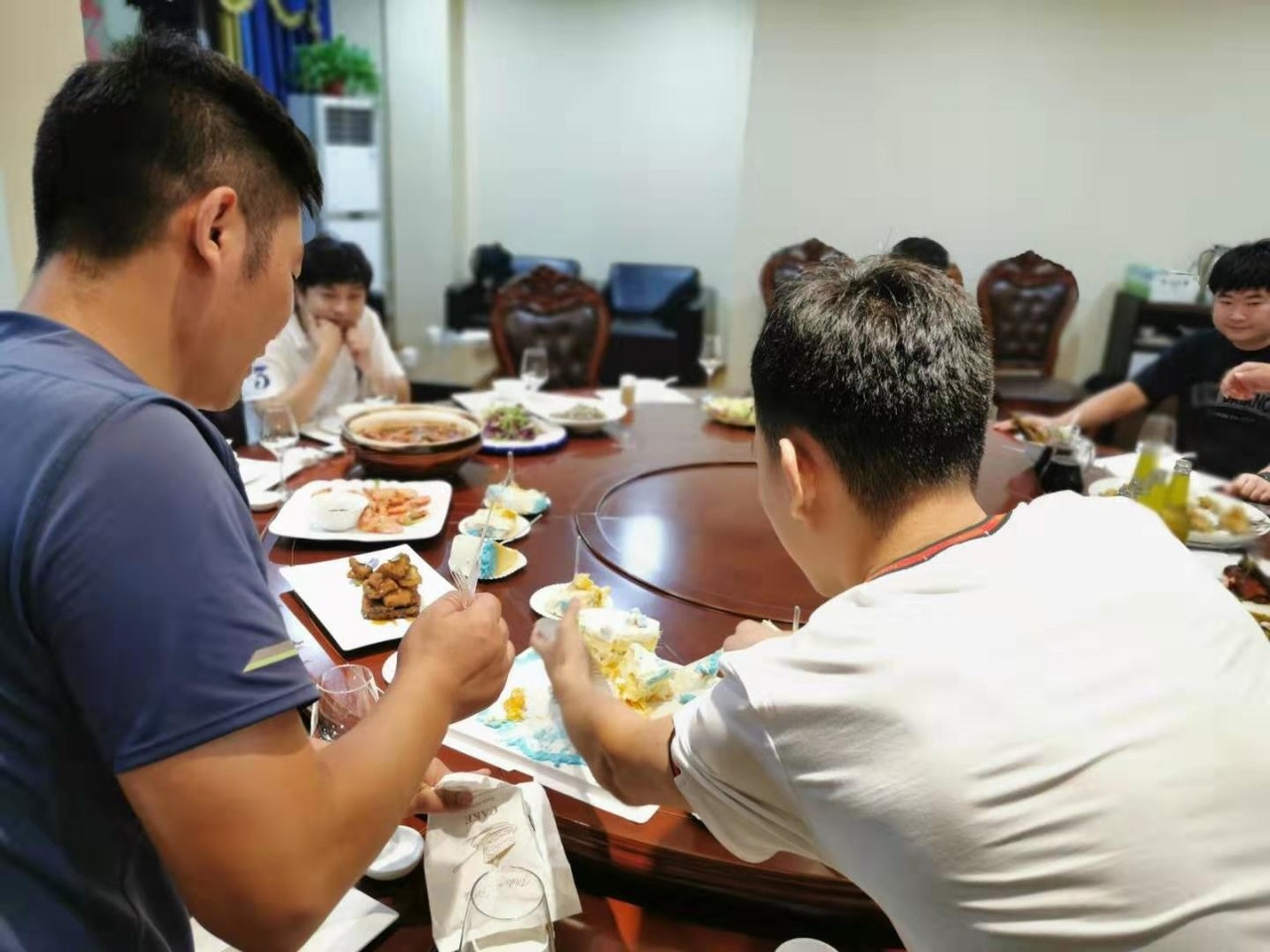 夏送清涼，集體慶生，慰問一線 | 致我們的一線伙伴：辛苦了！