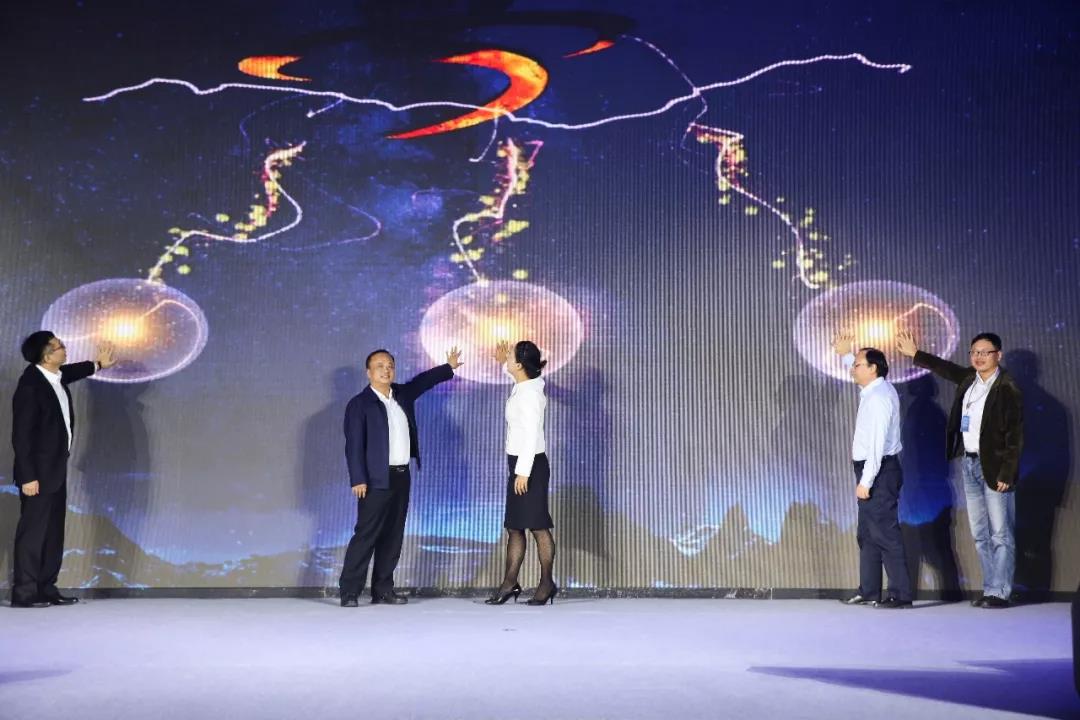 寶開(kāi)領(lǐng)導(dǎo)張振林、王雷受邀出席 | 2018湖南大美服飾供應(yīng)鏈高峰論壇圓滿舉行！